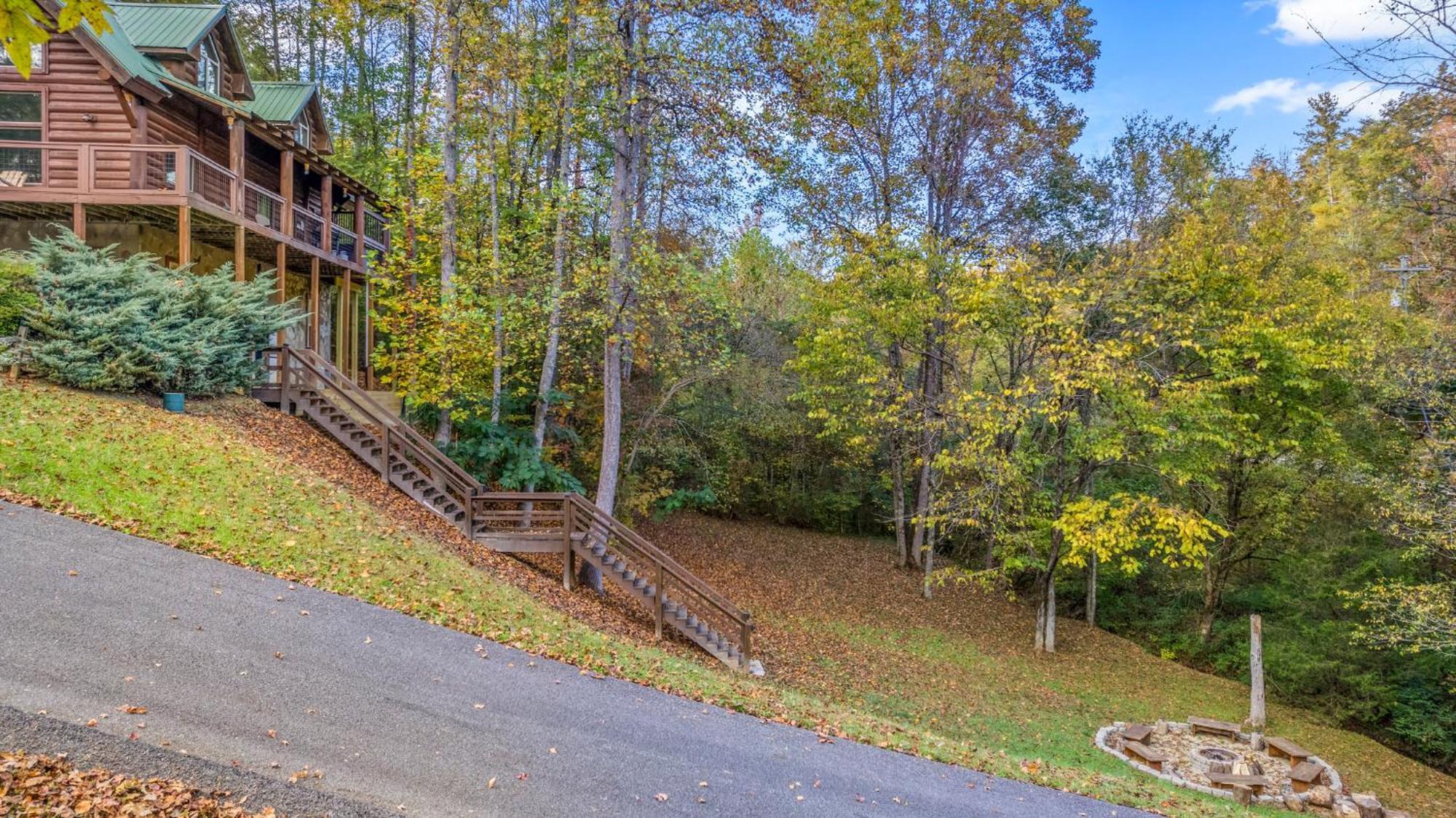 Relaxation Retreat - Pickleball Cabin - Wi-Fi, Fire Pit With Bar, Ev, Game Room, Hot Tub, Pool Access - Mins To Pf Sevierville Dış mekan fotoğraf