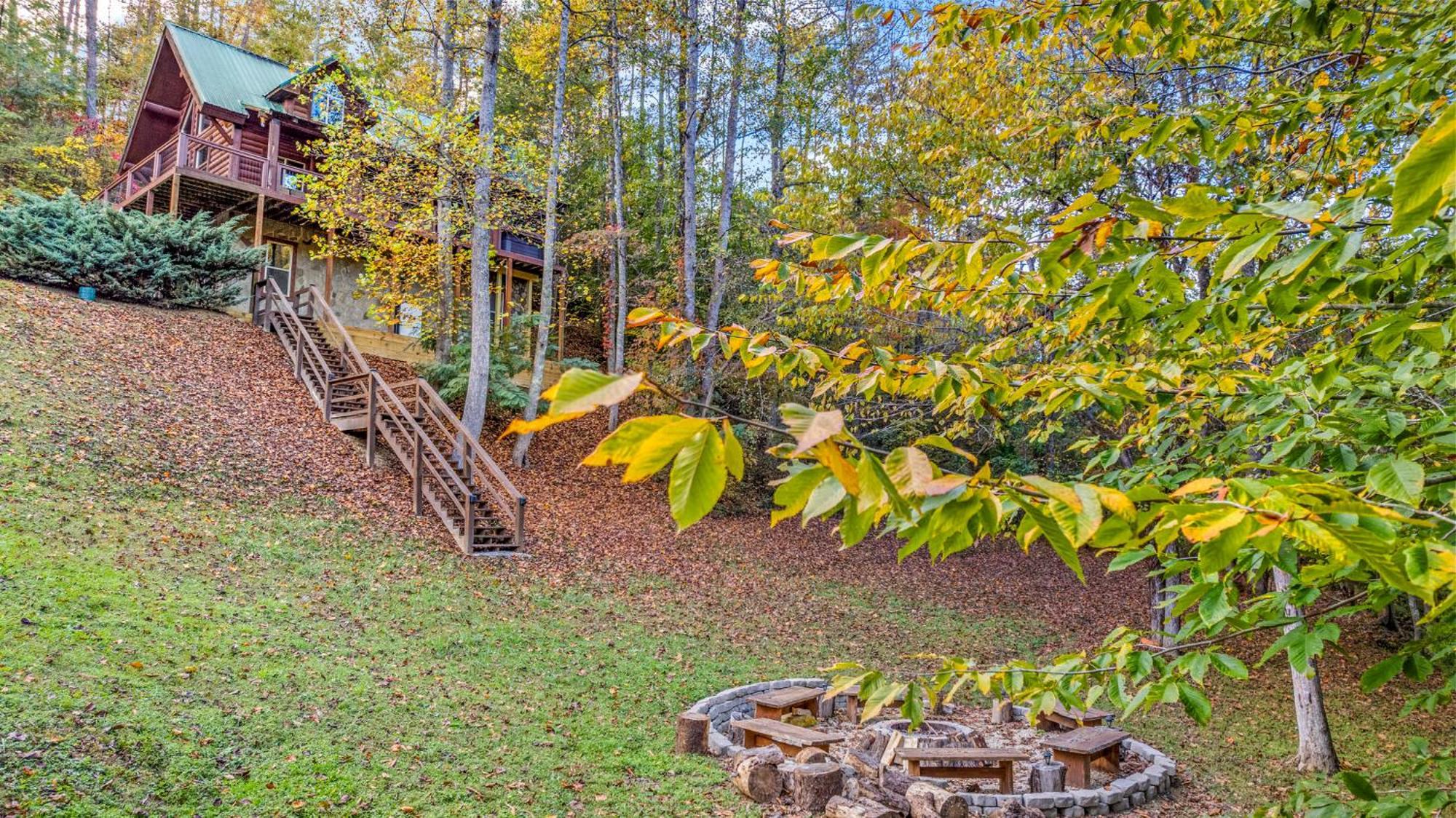 Relaxation Retreat - Pickleball Cabin - Wi-Fi, Fire Pit With Bar, Ev, Game Room, Hot Tub, Pool Access - Mins To Pf Sevierville Dış mekan fotoğraf