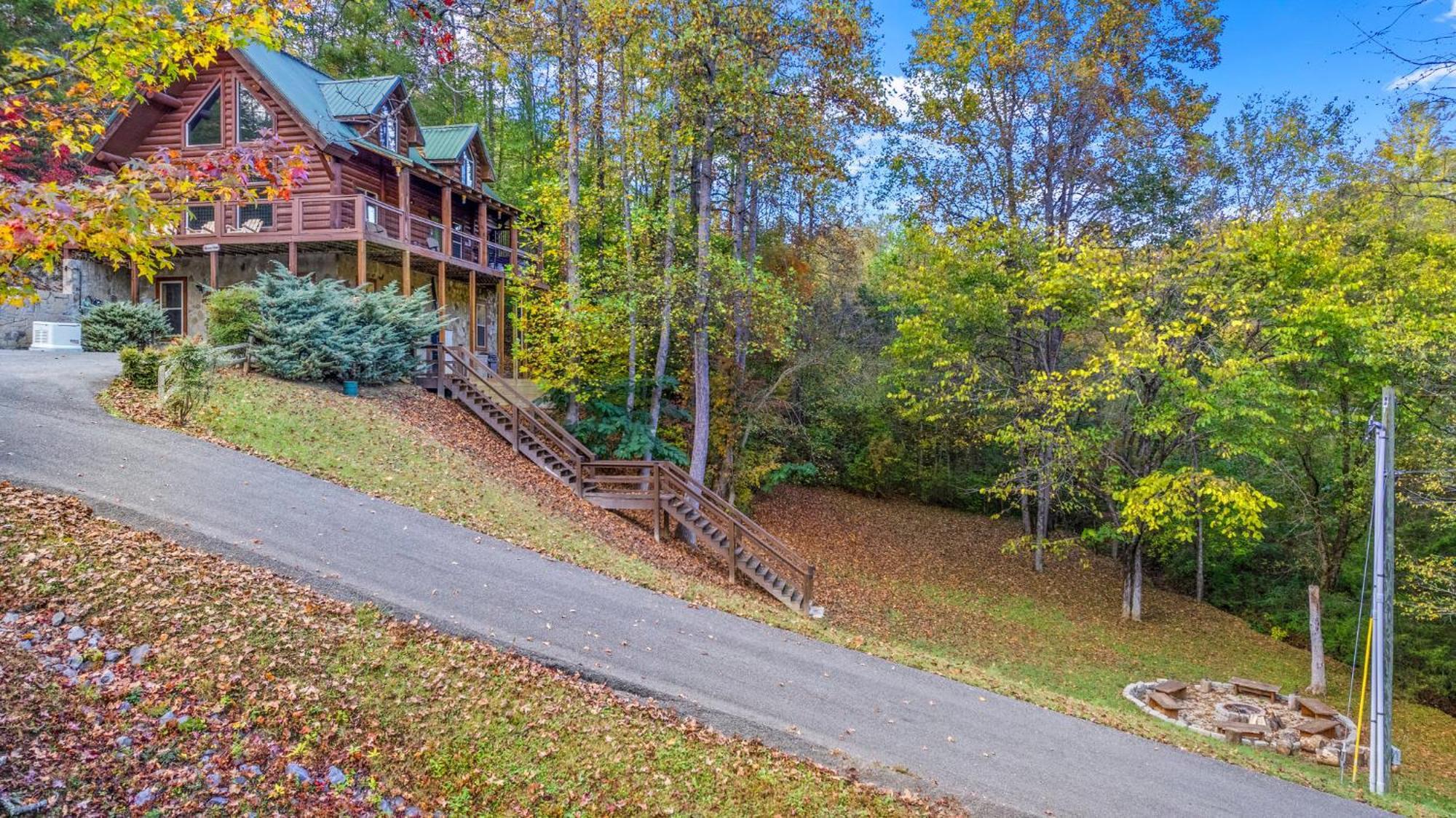 Relaxation Retreat - Pickleball Cabin - Wi-Fi, Fire Pit With Bar, Ev, Game Room, Hot Tub, Pool Access - Mins To Pf Sevierville Dış mekan fotoğraf