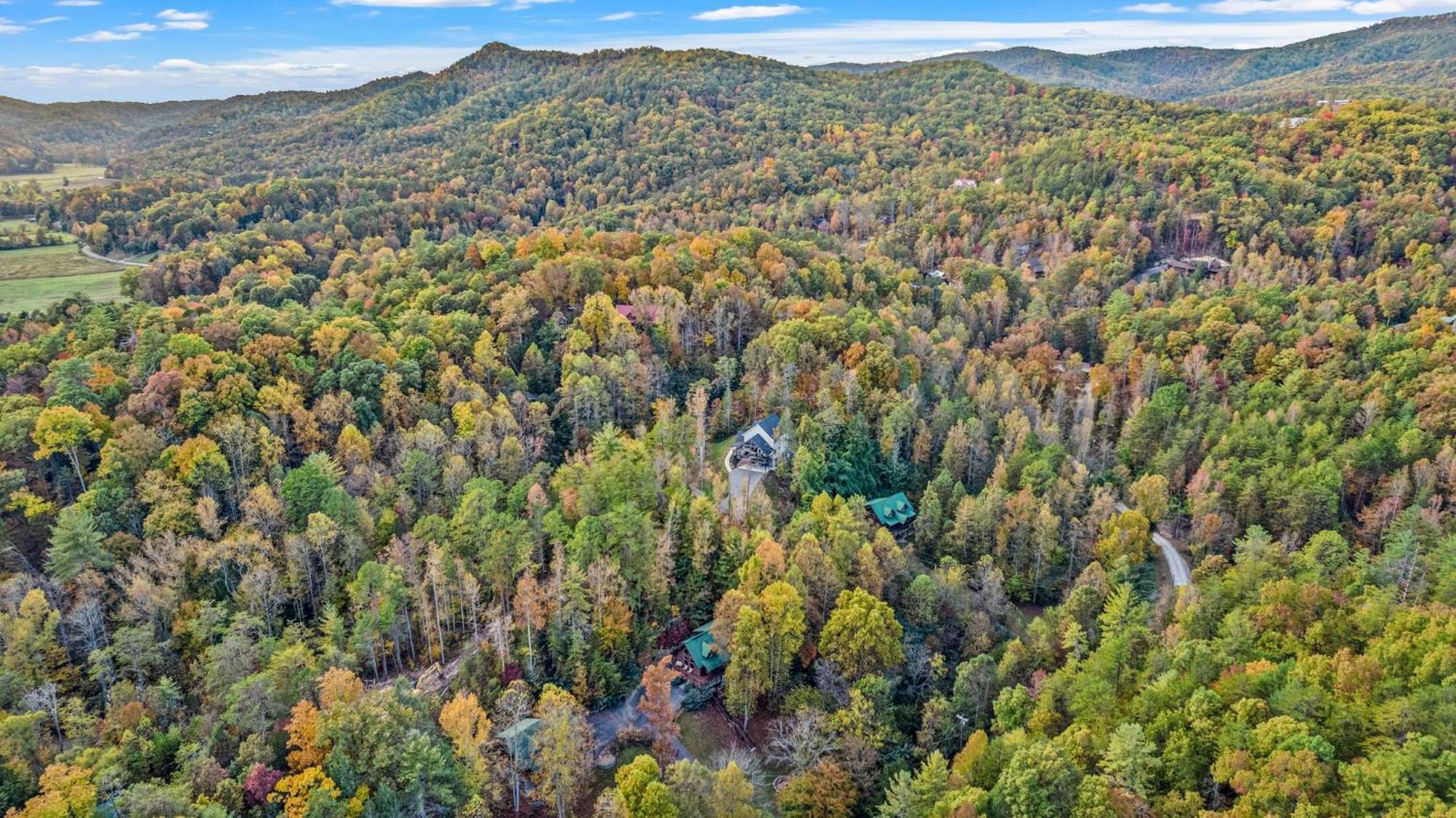 Relaxation Retreat - Pickleball Cabin - Wi-Fi, Fire Pit With Bar, Ev, Game Room, Hot Tub, Pool Access - Mins To Pf Sevierville Dış mekan fotoğraf