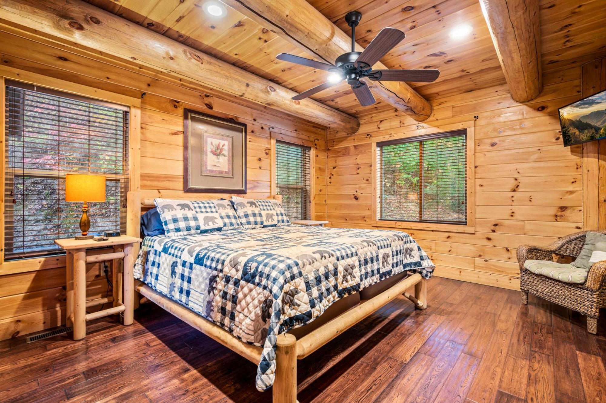 Relaxation Retreat - Pickleball Cabin - Wi-Fi, Fire Pit With Bar, Ev, Game Room, Hot Tub, Pool Access - Mins To Pf Sevierville Dış mekan fotoğraf