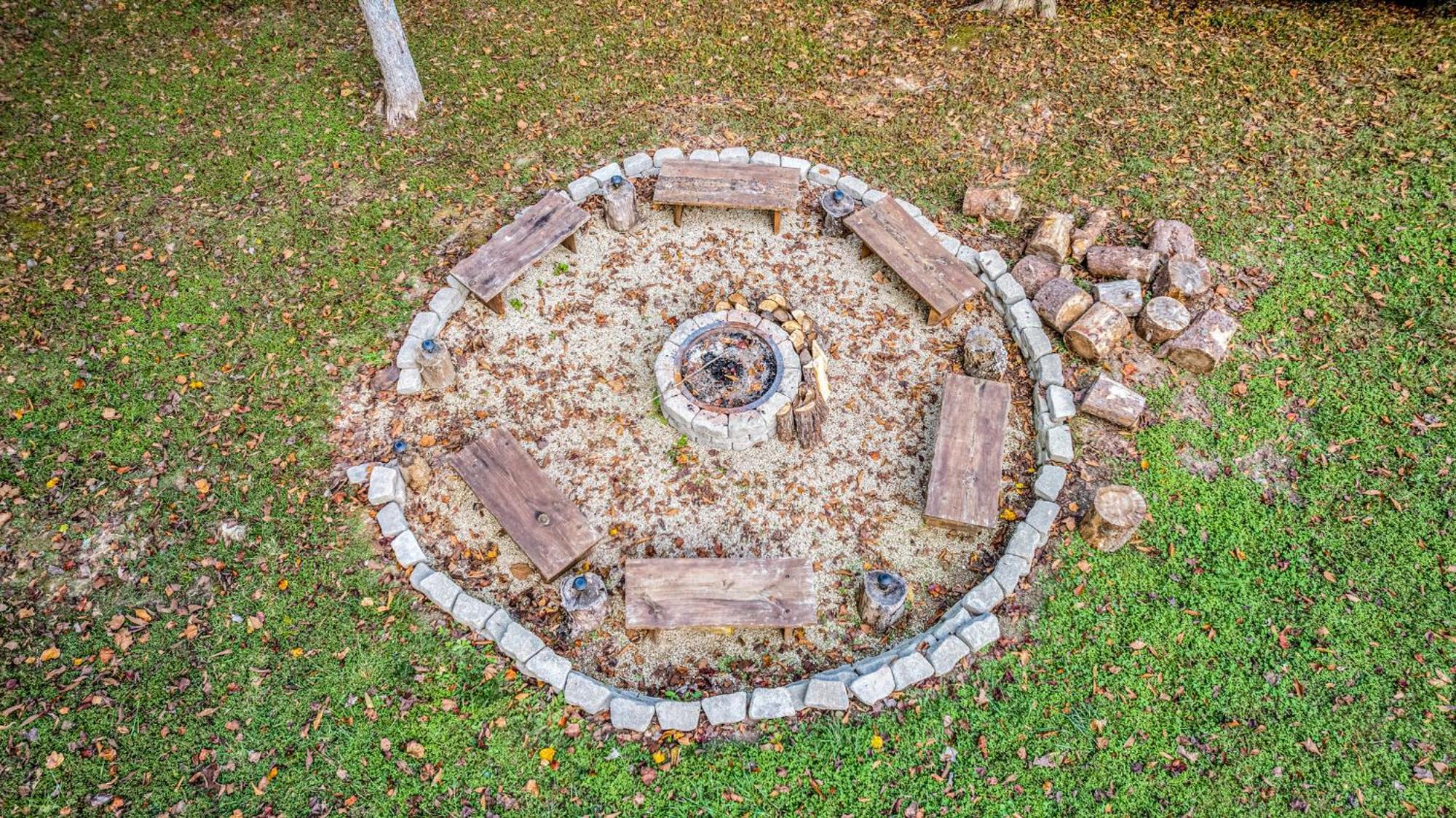 Relaxation Retreat - Pickleball Cabin - Wi-Fi, Fire Pit With Bar, Ev, Game Room, Hot Tub, Pool Access - Mins To Pf Sevierville Dış mekan fotoğraf