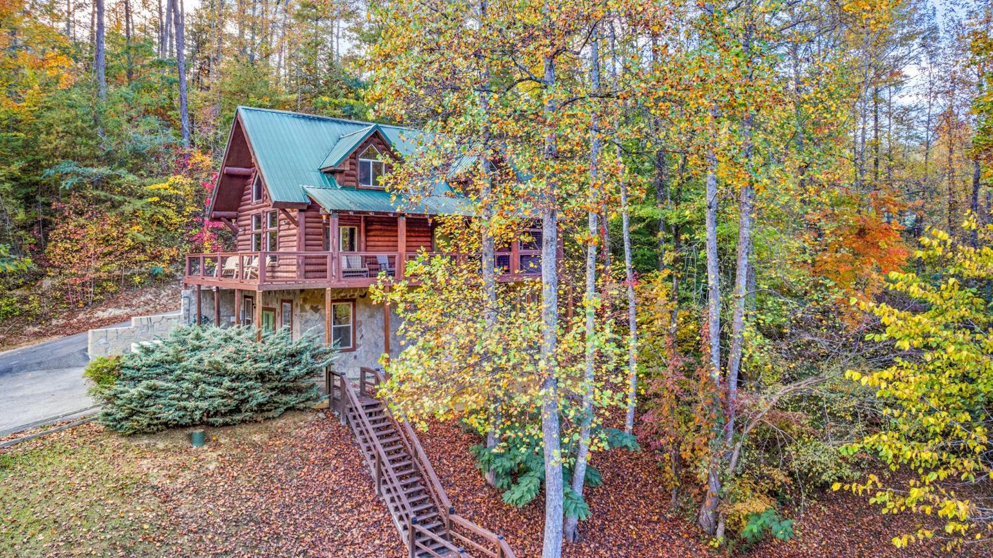 Relaxation Retreat - Pickleball Cabin - Wi-Fi, Fire Pit With Bar, Ev, Game Room, Hot Tub, Pool Access - Mins To Pf Sevierville Dış mekan fotoğraf