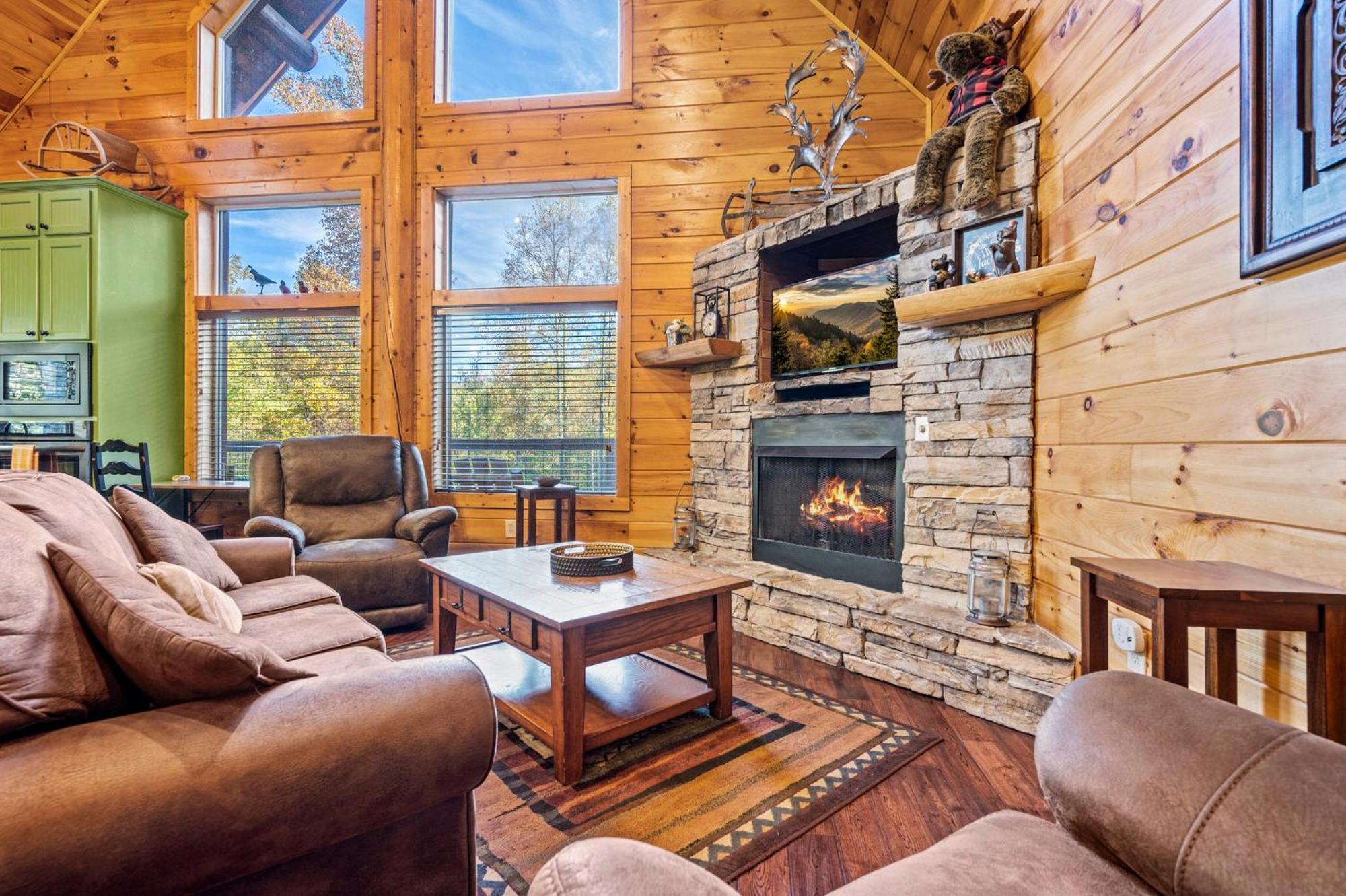 Relaxation Retreat - Pickleball Cabin - Wi-Fi, Fire Pit With Bar, Ev, Game Room, Hot Tub, Pool Access - Mins To Pf Sevierville Dış mekan fotoğraf