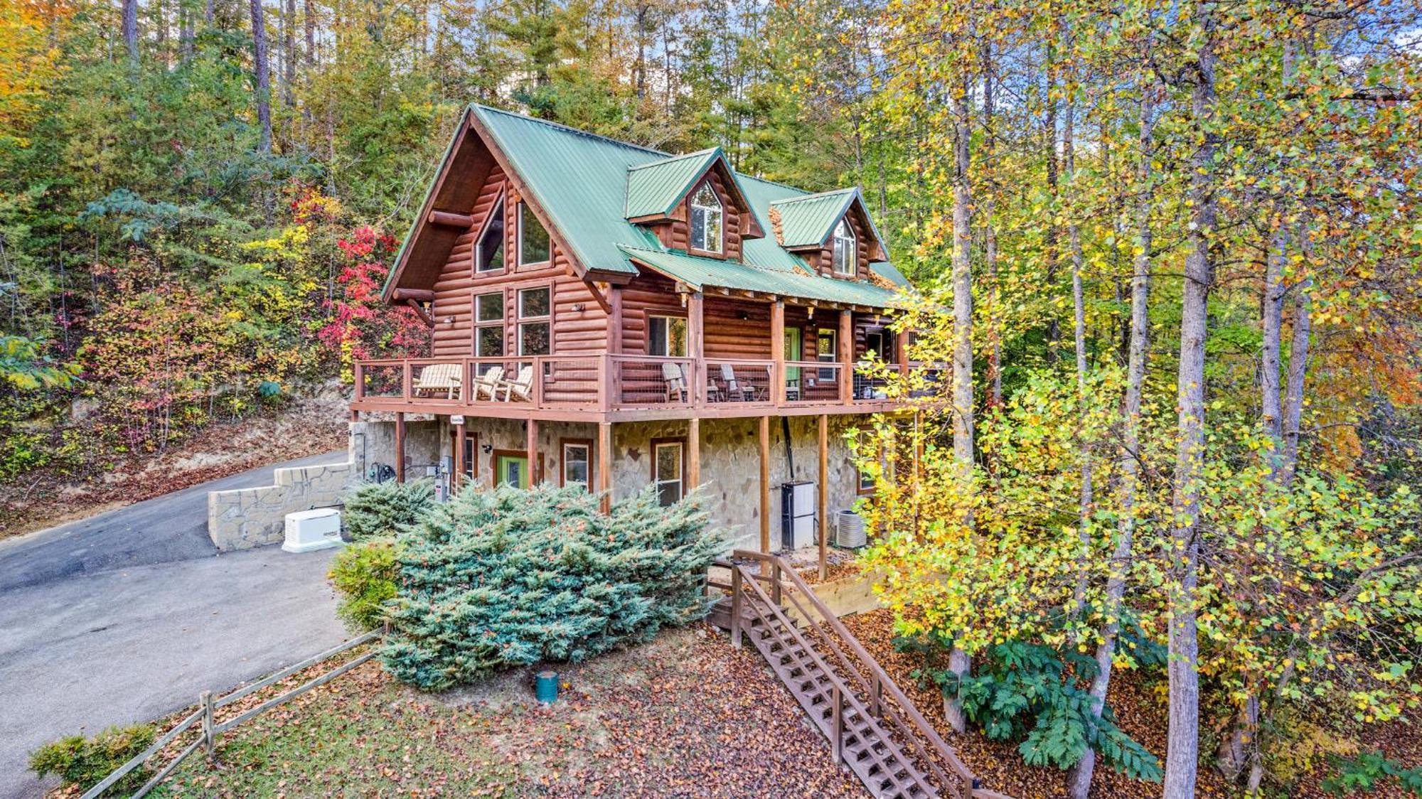 Relaxation Retreat - Pickleball Cabin - Wi-Fi, Fire Pit With Bar, Ev, Game Room, Hot Tub, Pool Access - Mins To Pf Sevierville Dış mekan fotoğraf
