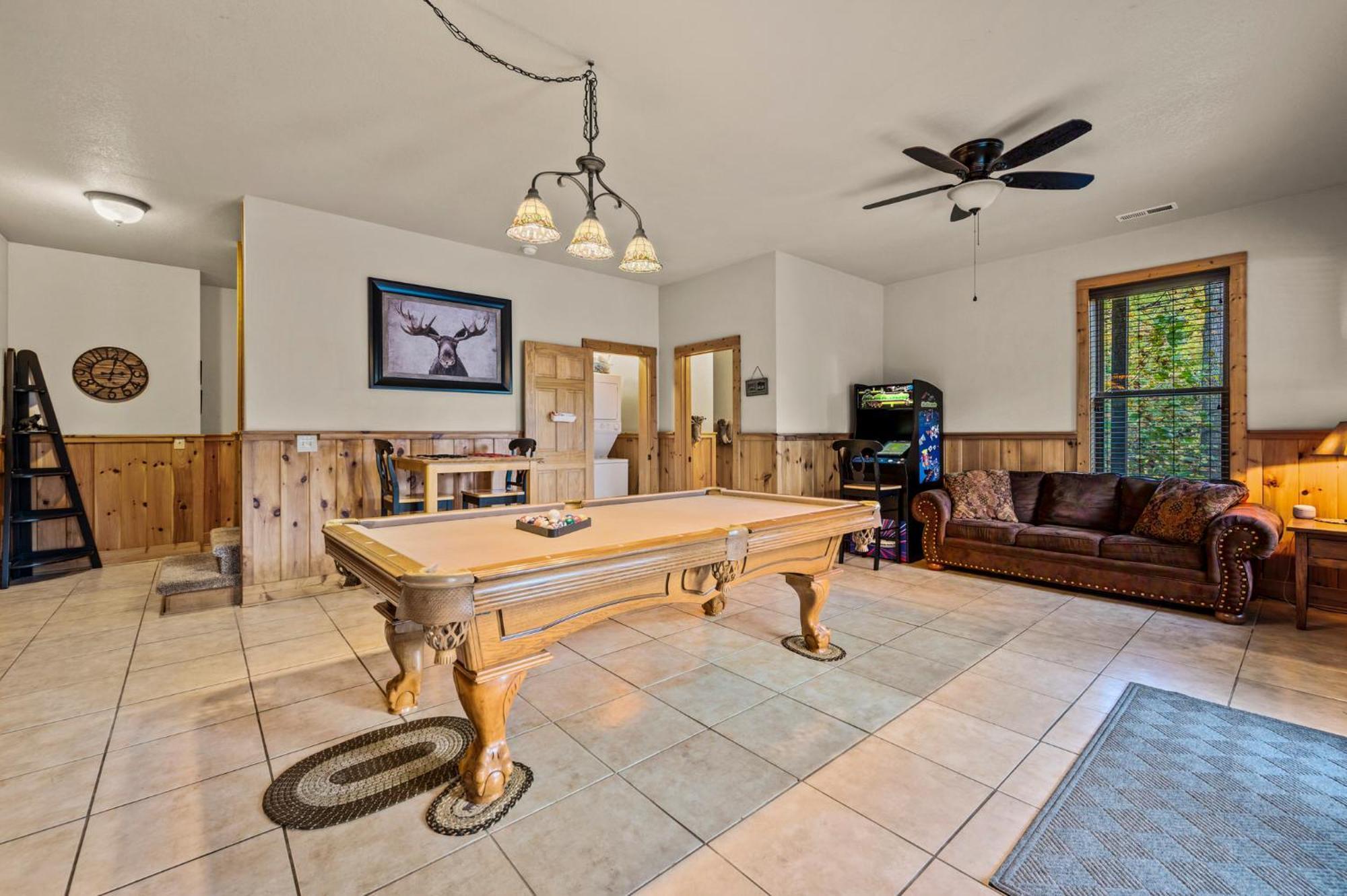 Relaxation Retreat - Pickleball Cabin - Wi-Fi, Fire Pit With Bar, Ev, Game Room, Hot Tub, Pool Access - Mins To Pf Sevierville Dış mekan fotoğraf