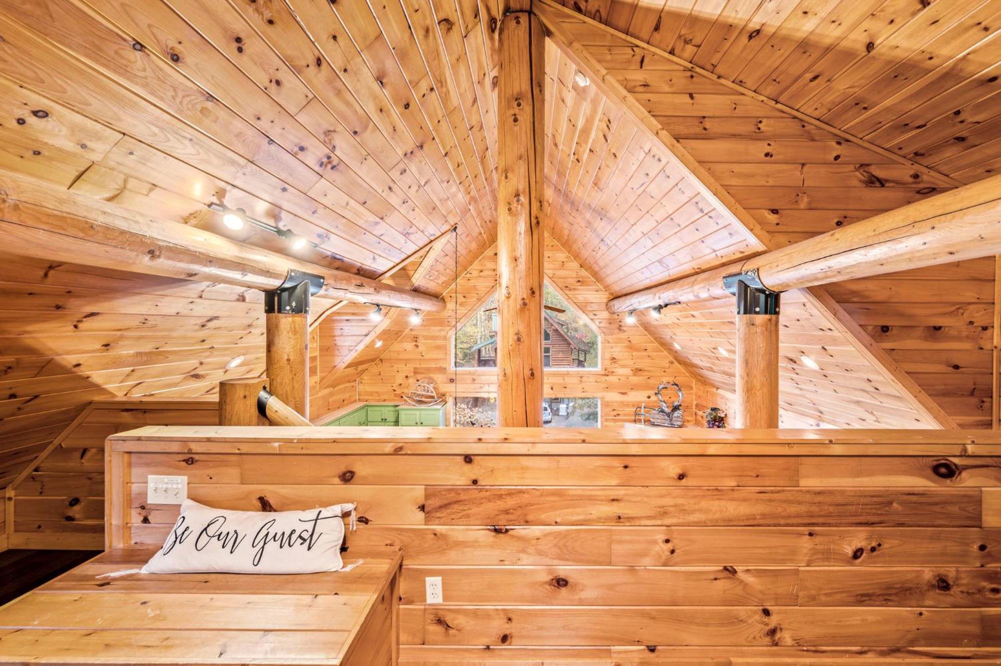 Relaxation Retreat - Pickleball Cabin - Wi-Fi, Fire Pit With Bar, Ev, Game Room, Hot Tub, Pool Access - Mins To Pf Sevierville Dış mekan fotoğraf